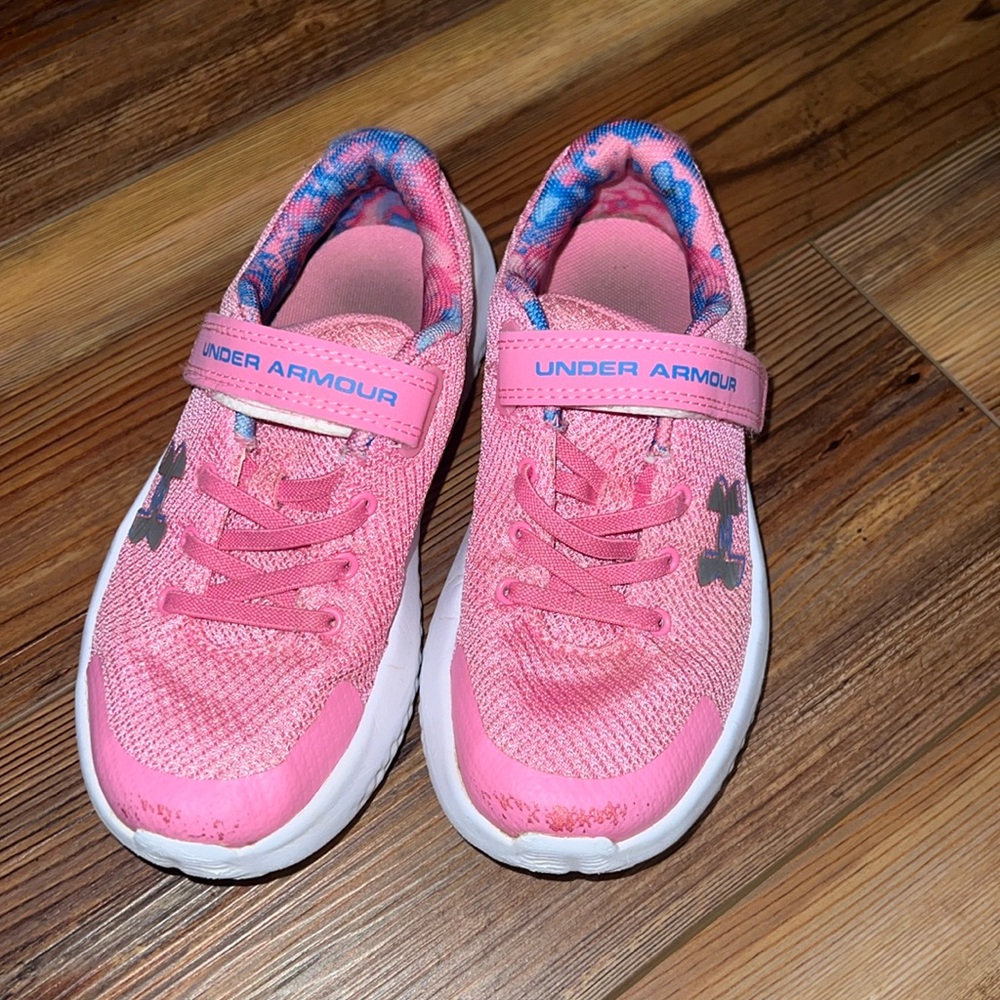 Girls Under Armour Sneakers. Size 12.5 🌸